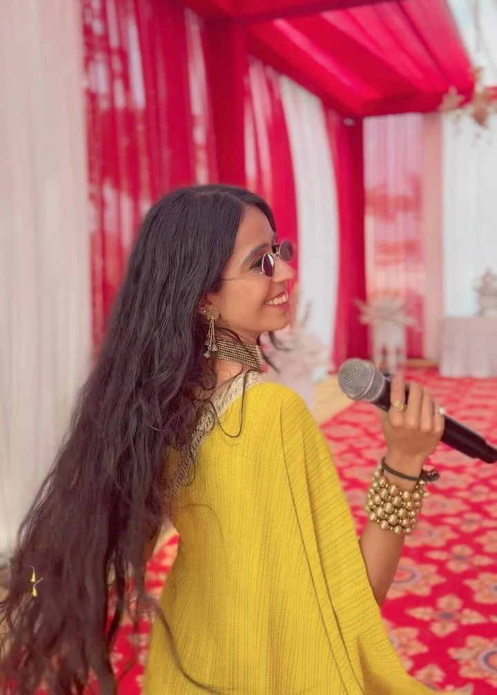 Dhvani Rajyaguru performing
