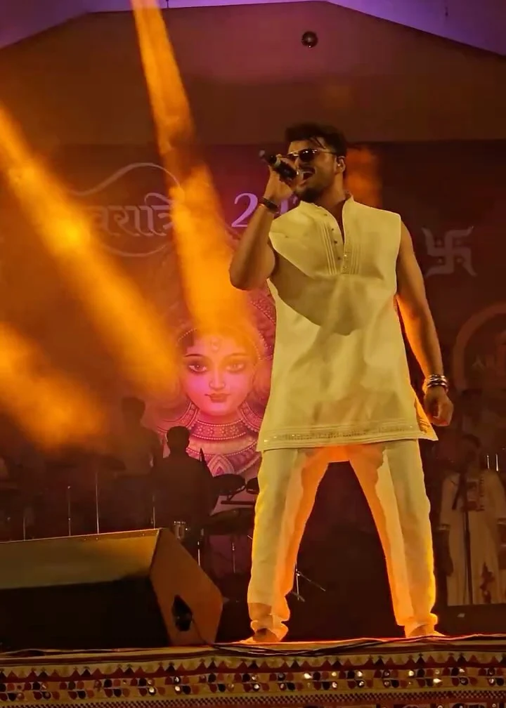 JP Kalaravkar performing